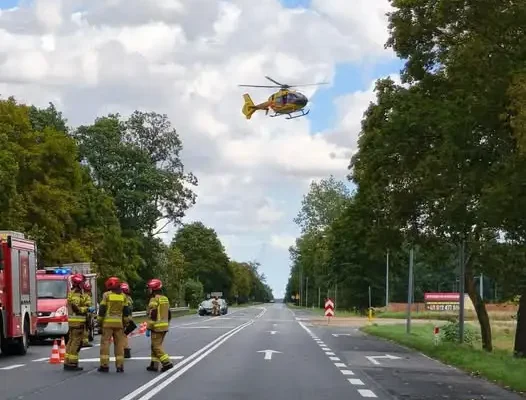 Wypadek na DK92 przed Mostkami – ląduje śmigłowiec LPR, droga zablokowana