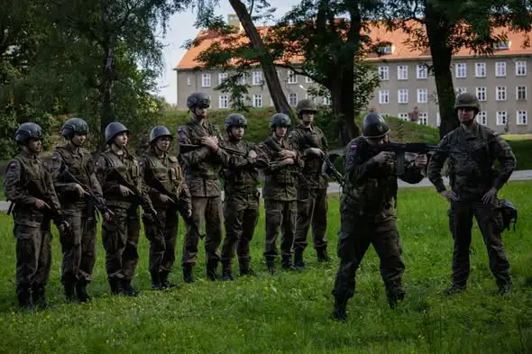 Klasy mundurowe z Lubania i Zbąszynka szkolą się z żołnierzami 23 Śląskiego Pułku Artylerii