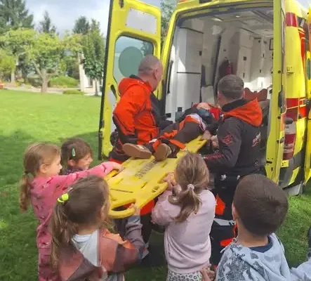 Przedszkolaki z Łagowa uczyły się bezpieczeństwa od policjantów i ratowników