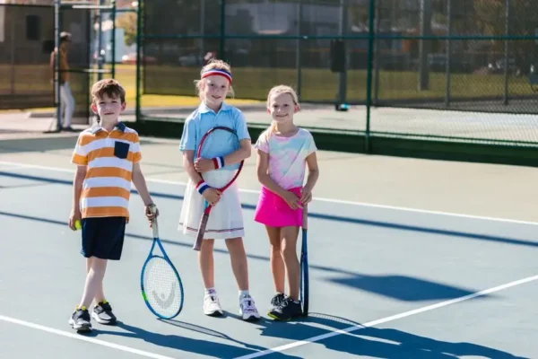 Tenis ziemny w Zbąszynku – zajęcia dla dzieci i młodzieży na kortach przy Sportowej 2