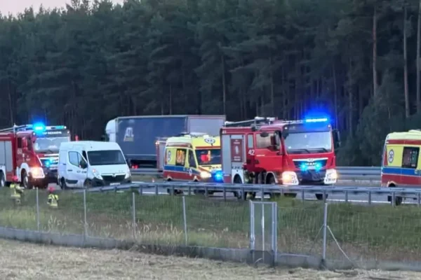 Wypadek na S3 pod Świebodzinem. Samochód dachował, są utrudnienia