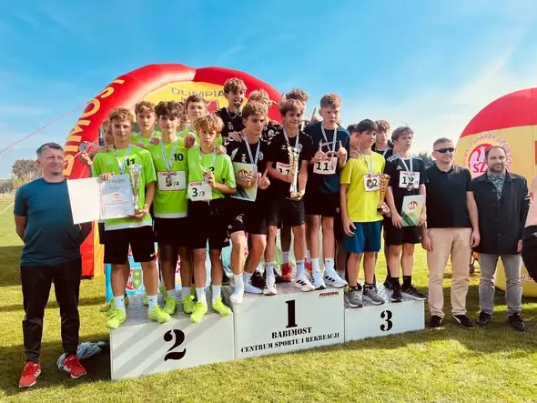 Sztafetowe Biegi Przełajowe: podwójne podium dla zawodników z powiatu świebodzińskiego