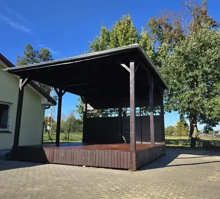Zakończono remont wiaty na kompleksie sportowym w Lubinicku