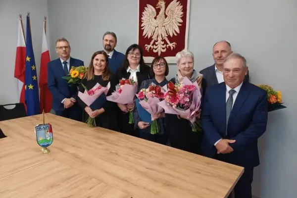 Nagrody dla nauczycieli z gminy Skąpe z okazji Dnia Edukacji Narodowej