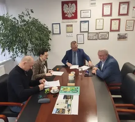 Nowa hala magazynowa w Gminie Lubrza – umowy podpisane, plac budowy przekazany