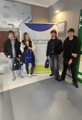 Uczniowie z Zbąszynka rywalizowali w grze miejskiej „Przez miasto po dane”