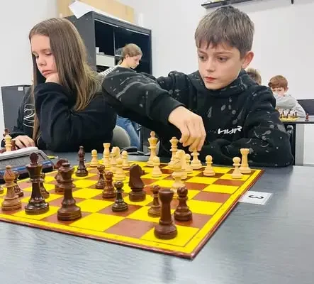 Szachowy sukces uczniów z Gimnazjum nr 1 w Świebodzinie – awans do finału wojewódzkiego!