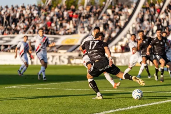 Victoria Szczaniec wygrywa z Pogonią Świebodzin 1:0 w 11. kolejce IV ligi lubuskiej